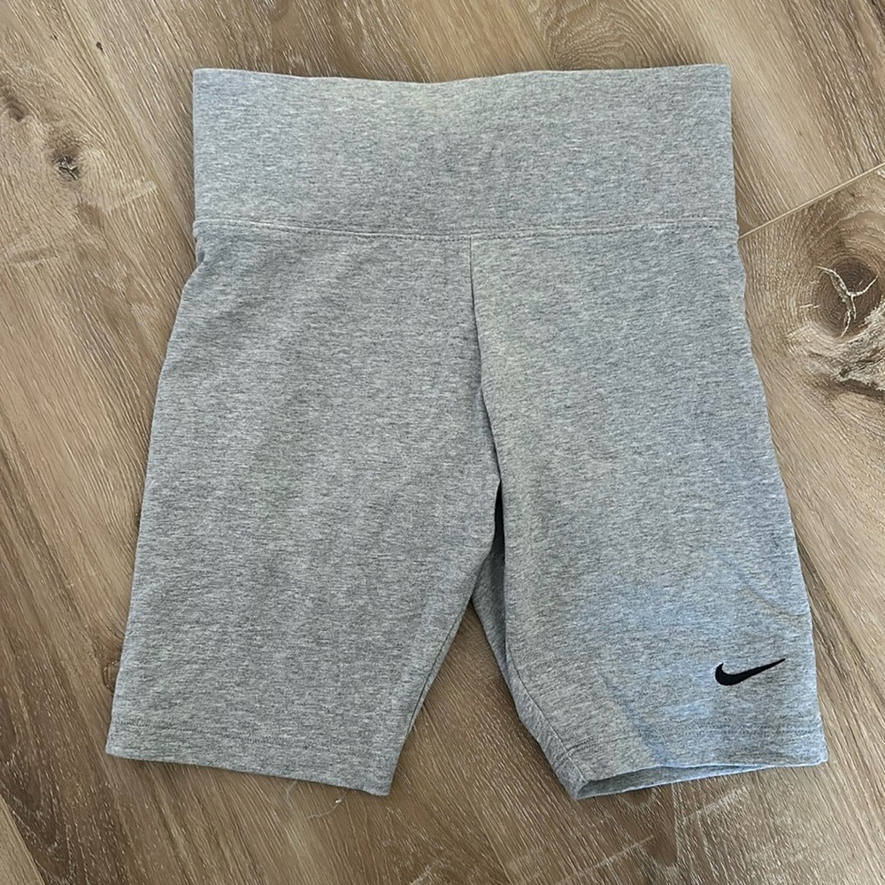 Nike Sportswear Classic
Women's High-Waisted 8" Biker Shorts